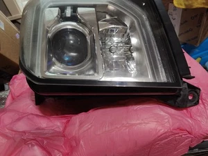 2015 Yukon SLT Left/driver's side halogen projector headlight - Picture 1 of 7