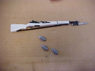 Bayoneta y granadas para rifle GIJoe Foto 1 de 4