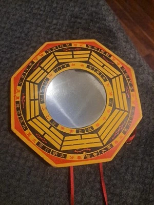 Espejo Bagua cóncavo Feng Shui madera 6" grueso usado  Foto 1 de 4