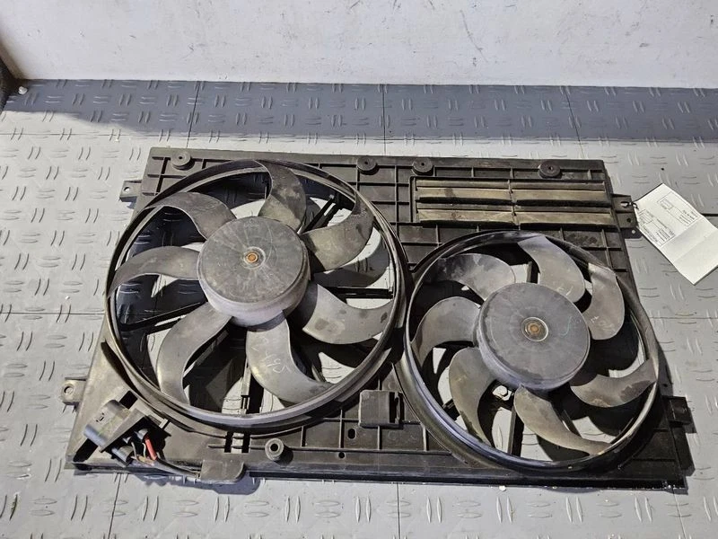2015-2018 Volkswagen Beetle Jetta GLI Radiator Cooling Fan Assembly OEM 2.0L - Imagem 1 de 4