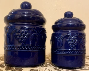Set 2 coperchi in ceramica fattoria blu cobalto uva vite frutta vintage usati in ottime condizioni - Foto 1 di 5