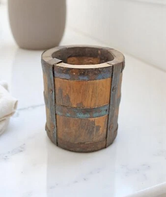 Vaso Di Misura In Legno Vintage Originale Fatti A Mano Con Finiture In Metallo - Immagine 1 di 4