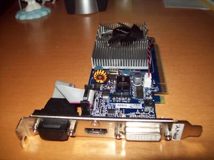 PNY NVIDIA GEFORCE GT220 GT216 128 BIT DDR2 1GB HDMI/DVI/VGA CARD - Picture 1 of 2