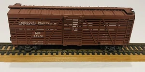 HO Scale Train Car MISSOURI PACIFIC 54072 LIVESTOCK CAR HORN HOOK COUPLER - Picture 1 of 6
