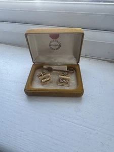 Gold In Colour Hickok Cufflinks And Tie Pin Original Box. - Picture 1 of 4