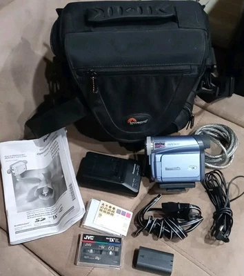 Panasonic PV-GS12 Digital MiniDV Camcorder w/Battery/Charger/3 Cables/Book/CASE - Image 1 of 4
