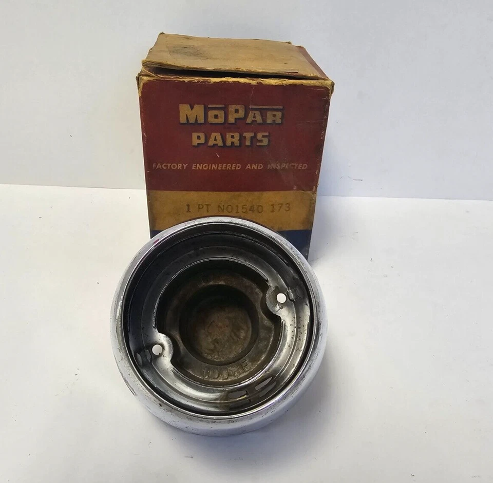 Luz de estacionamiento suburbana Plymouth Belvedere Savoy 1954 bisel 1540173 nuevo de colección Foto 1 de 3