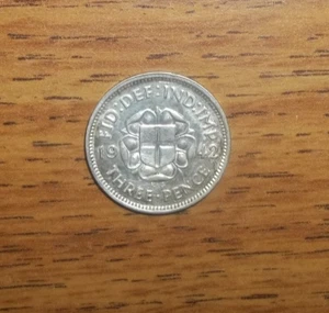 Roughly the Size of a Dime 1942 Great Britain 3 Pence World Silver Coin #FRAA - Picture 1 of 2