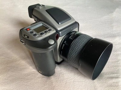 Hasselblad H1 + HC 80mm + Phase One P45+ digital Back - Bild 1 von 4