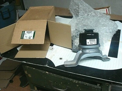 NOS 2016 Engine Mount Front For Land Rover LR2 3.2 L  2008 - 2012 LR021634  - Image 1 of 4
