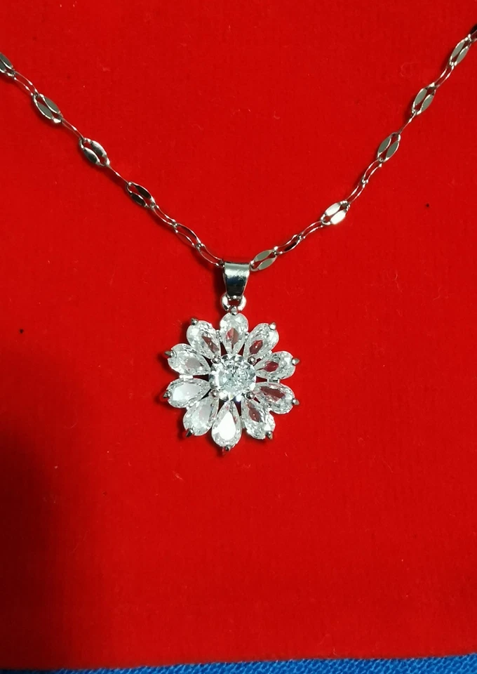 Collana con ciondolo fiore e strass da donna catenina lunga 45 + 5 cm + omaggio - Immagine 1 di 3