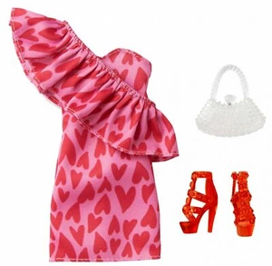 Barbie Abbigliamento Fashion Pack Vestito Rosa Con Cuori Rossi Scarpe Borsetta Nuovo - Foto 1 di 2