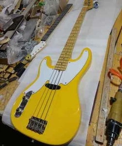 Nuevo Bajo Eléctrico para Zurdos Diapasón de Arce Color Amarillo Cuello de Arce - Imagen 1 de 10