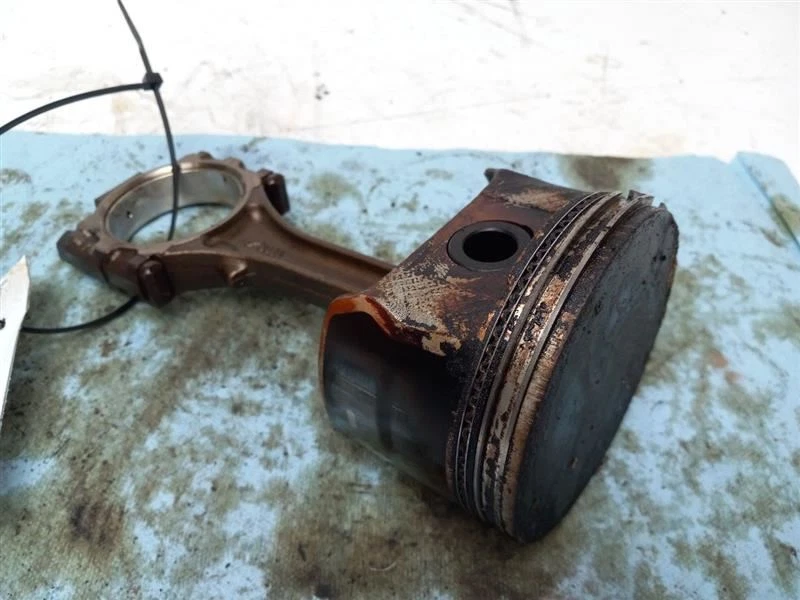 2010 FORD EXPOLORER PISTON - Image 1 of 4