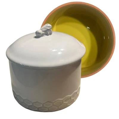 Bee & Hive Diseño Umbral Blanco Terracota Bote Con Tapa 5.25"H x 5.5" Foto 1 de 4