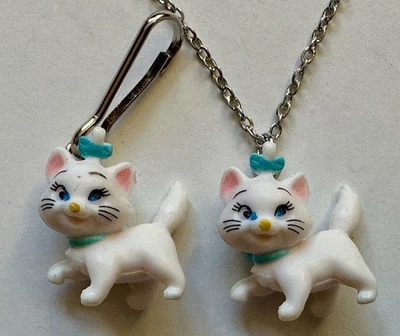 JUEGO DE JOYAS MARIE CAT PLÁSTICO COLGANTE 1" COLLAR 18" ACERO Y CREMALLERA TIRADOR Foto 1 de 4