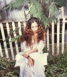 3D Stereo Realist Vintage Pinup Slide Photo Woman Model NUDE White Picket Fence - Picture 1 of 2
