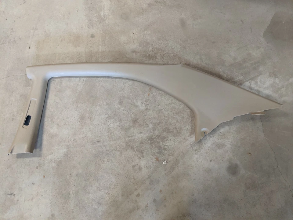 MITSUBISHI GALANT 2000 DERECHO B PILAR SUPERIOR Y TRASERO UOX1 Foto 1 de 4