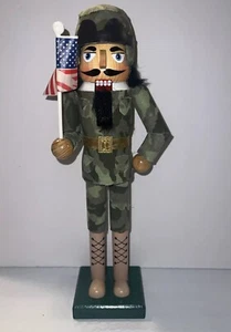 "Soldado Cascanueces 14"" en camuflaje con bandera de Estados Unidos" - Imagen 1 de 9