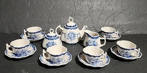 Mini juego de té Madison Bay rosas azules utensilios de transferencia 15 piezas nuevo juego de té para niños - Imagen 1 de 24