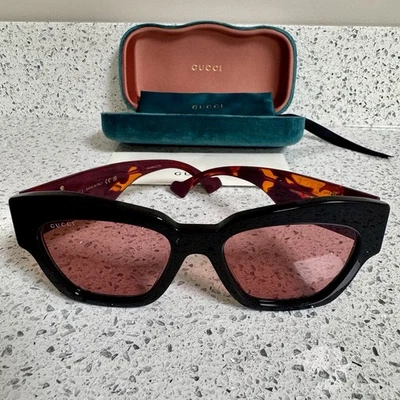 Gafas de sol Gucci GG1422s 005 negras con templos marrones lentes marrones claros para mujer 55” Foto 1 de 4