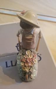 Lladro Schubkarre mit Blumen Junge #1283 Figur im Ruhestand Top Zustand - Bild 1 von 3