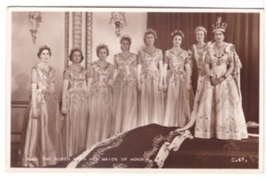 H. M. Die Königin mit ihren Trauzeuginnen, Vintage Echtfoto Krönung Postkarte - Bild 1 von 2