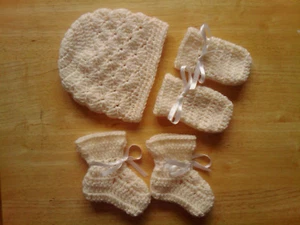 Sombrero unisex de ganchillo para bebé hecho a mano + guantes + botes 100% acrílico colores Asstd - Imagen 1 de 14