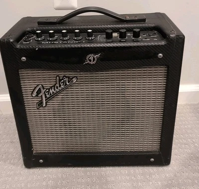 Fender Mustang I PR 824 Guitar Amplifier 70w - Image 1 of 4