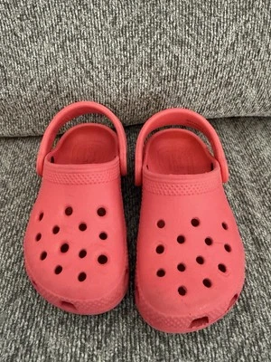 Zueco CROCS "Pimienta" Clásico Rojo Niño/Niño Talla 8C seminuevo Foto 1 de 2