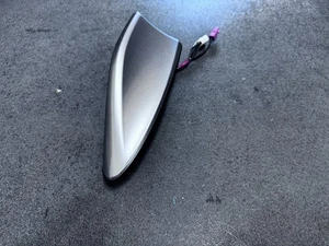 Antena de techo Subaru Crosstrek Shark Fin 2018-2023 - Ice Silver 86321FL801TQ - Imagen 1 de 7