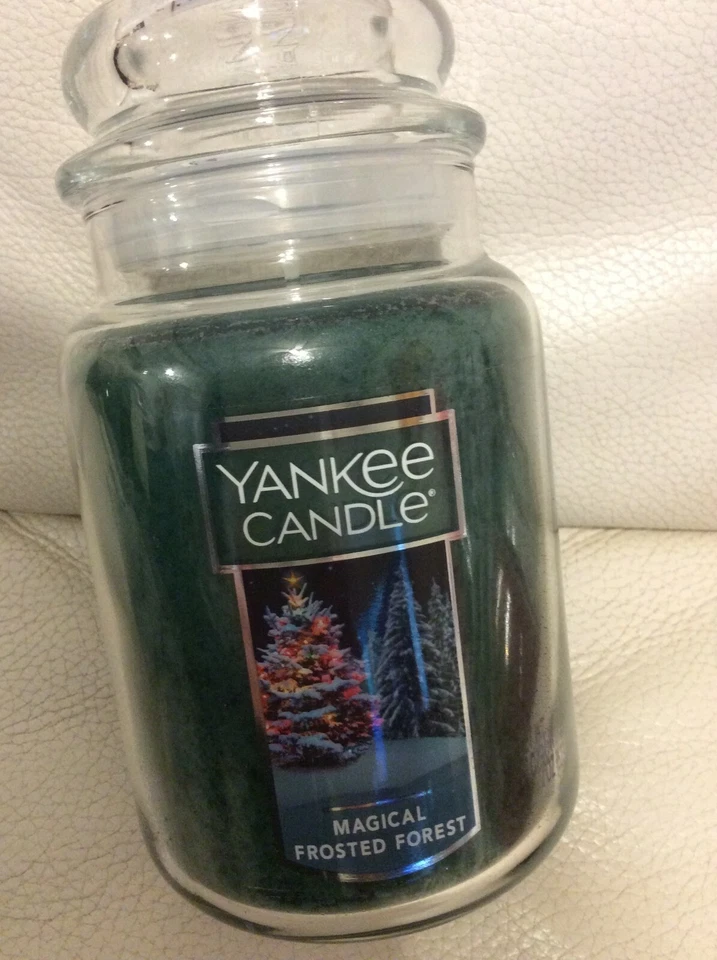 Yankee Candle Magical Frosted Forest tarro grande 22 oz envío rápido de vacaciones verde  Foto 1 de 1