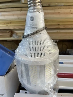 GE 93095553 HID Lamp LED270BT56/750 EX39 Base 270W 5000K R70 277-480V 60Hz 40000 - Image 1 of 4