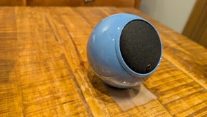 A'Diva Sky Blue Speaker from Gallo Acoustics - Brand New - RRP normally £330 - Picture 1 of 6
