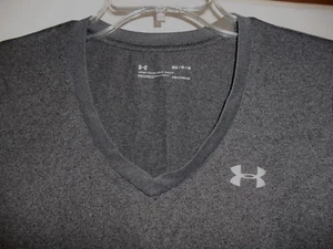 Under Armour Women's V-neck T-shirt Gray Loose Heatgear SIze M - Picture 1 of 6