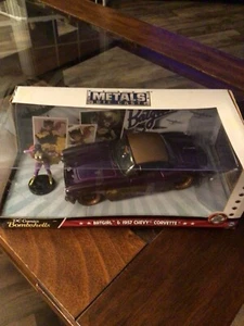 DC Comics Bombshells Batgirl & 1957 Chevy Corvette 1:24 Die cast Car & Figure - Picture 1 of 4