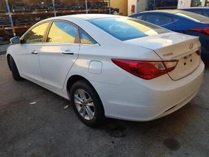 HYUNDAI I45 YF, 02/10-04/14 LEFT REAR DOOR White - Picture 1 of 3