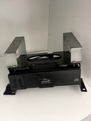 Jaguar XJ6 XJ12 XJR XJ8 X300 X305 X308 CD Disk Changer LNC4160AA - Image 1 of 4