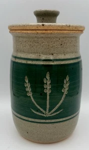 Tarro hecho a mano de cerámica de estudio con tapa diseño floral bronceado y verde moteado esmalte - Imagen 1 de 12