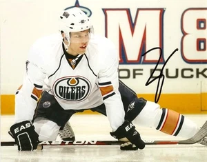 Edmonton Oilers Taylor Hall Signed Autographed 8x10 Photo COA - Picture 1 of 2