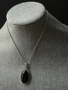 Lia Sophia Black Oval Pendant Necklace Gold Tone Career Minimalist Statement - Picture 1 of 8