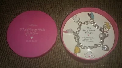 PULSERA HALLMARK The Many Hats Of Mom CHARM NUEVA EN CAJA IDEA DE REGALO MADRE Foto 1 de 4