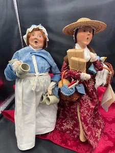 Byers Choice Colonial Williamsburg Shopping Woman Caroler 2003/ bar Maid 2000 - Picture 1 of 6