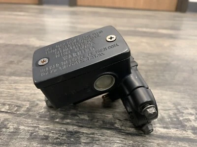 铃木 2003 - 2012 AN650 650 Burgman 原始设备制造商 右前制动主缸 — 第 1/4 张图片