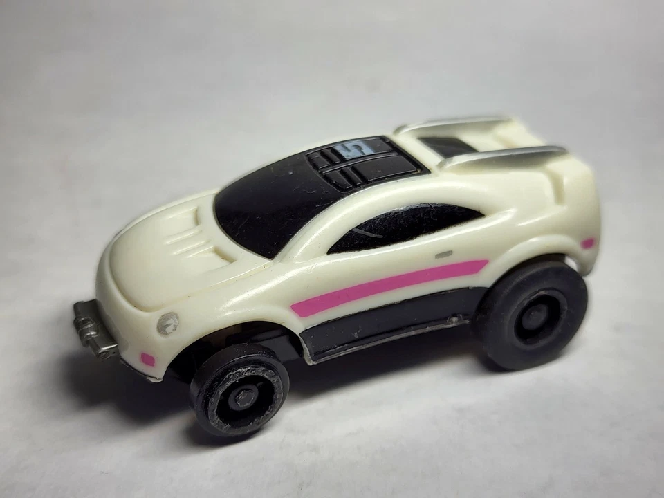 Vintage 1997 Bandai Pull-back Mighty Morphin Power Rangers Turbo Pink White Car - Image 1 of 4