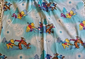 Springs Global Winnie Puuh Disney Fleece Stoff, 40" Breite x 7 Yds - Bild 1 von 2