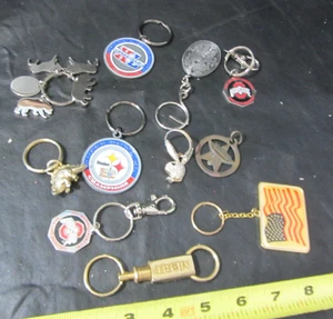 Vintage Schlüsselanhänger Lot Playboy Marlboro Verdienst Sehr guter Erhaltungszustand Ohio State Steelers Dinosaurier - Bild 1 von 15