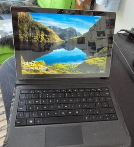 Microsoft Surface Pro 4 (128GB SSD, Intel Core M3, 4GB RAM) comes with keyboard - Picture 1 of 16
