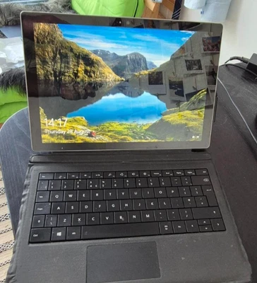 Microsoft Surface Pro 4 (128GB SSD, Intel Core M3, 4GB RAM) comes with keyboard  - Image 1 of 4