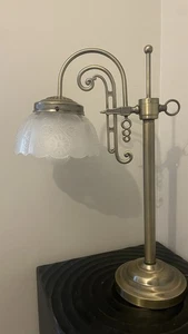 Vintage antike Messing 21" Brücke Arm Tischlampe edwardianischer Stil mattierter Schirm Kunst  - Bild 1 von 13